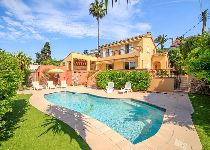  Cynthia - Piscine - Plage (à 50m) - Palais Congrès - Calme Absolu
